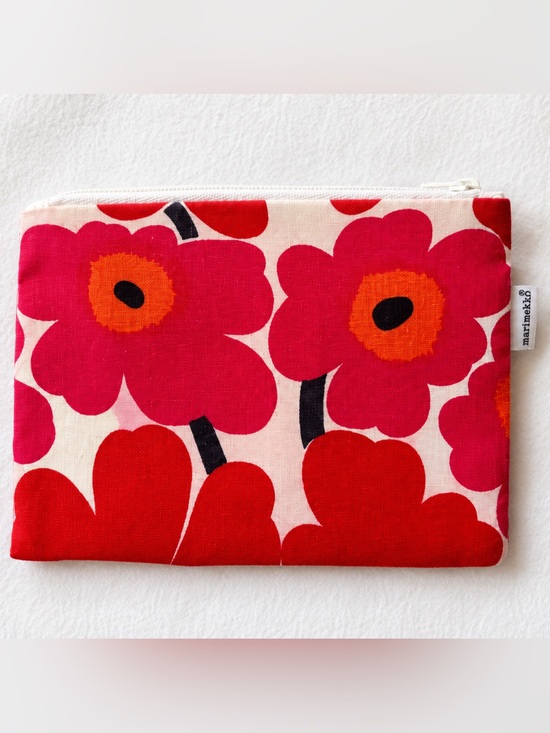Marimeko Handbags - Marimekko Unikko Zip Pouch Cosmetic Bag 8”x6”